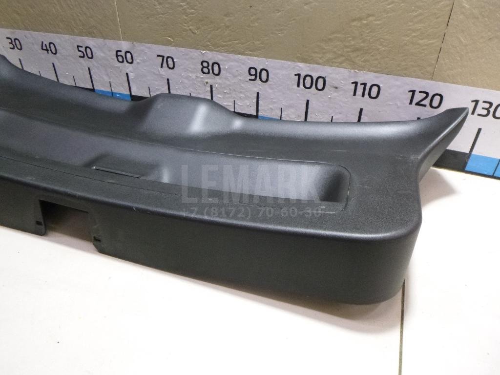 Обшивка двери багажника