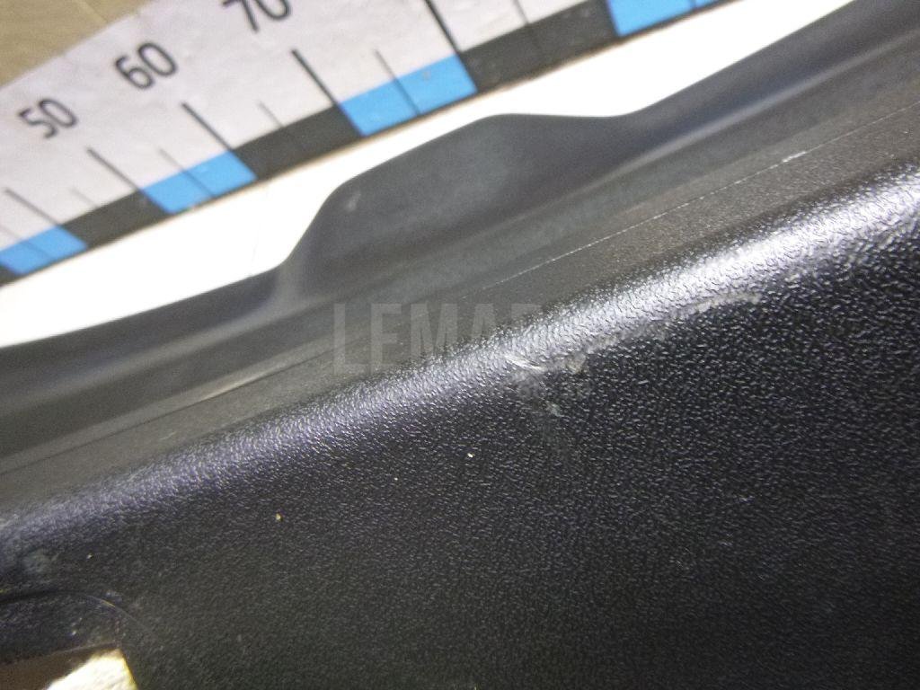 Обшивка двери багажника