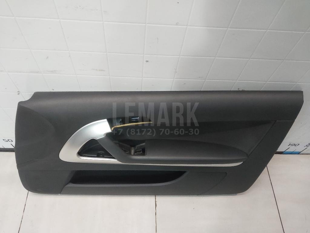 Обшивка двери передней правой