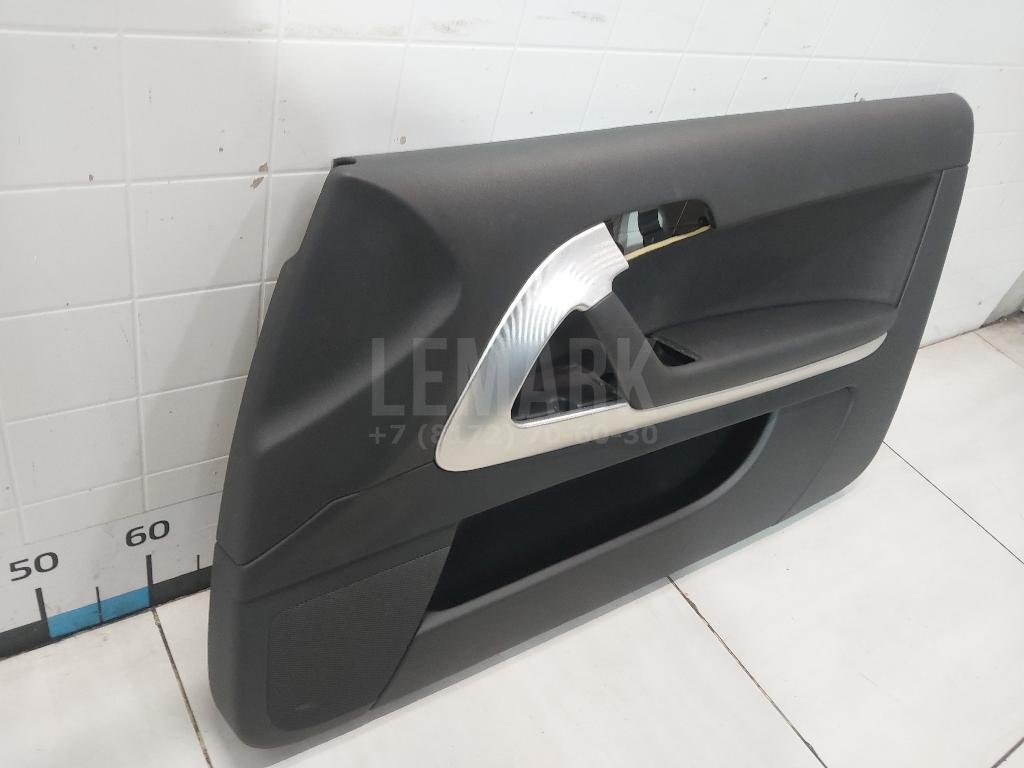 Обшивка двери передней правой