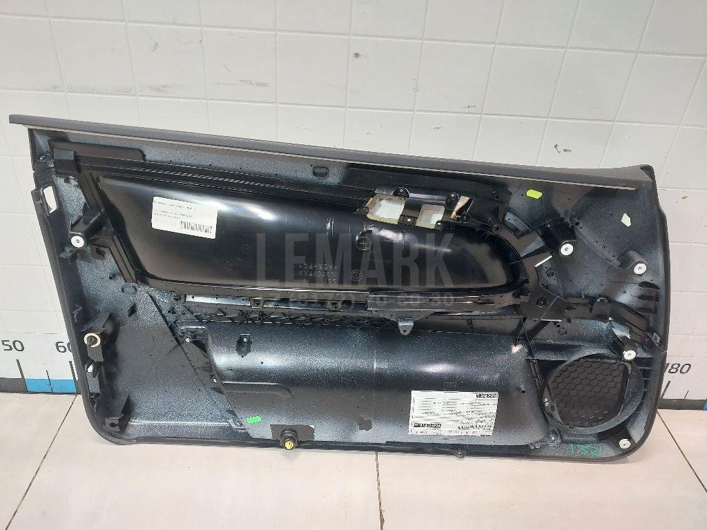 Обшивка двери передней правой