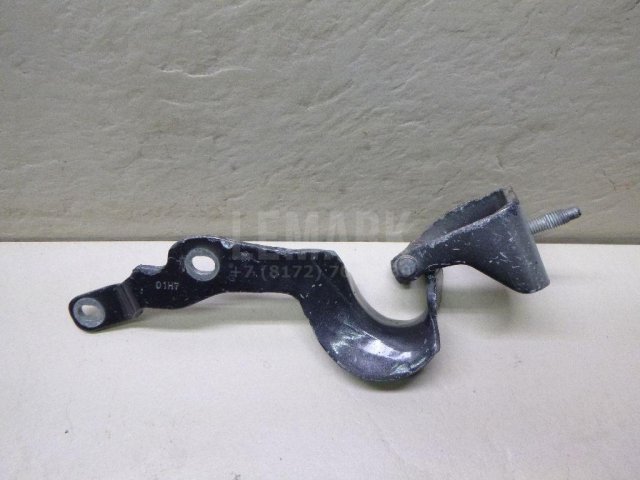 Петля двери багажника