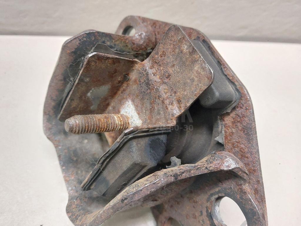 Опора двигателя