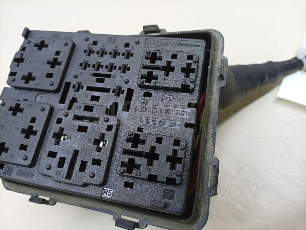 Блок предохранителей для  Audi A3 [8P1] 2003-2013