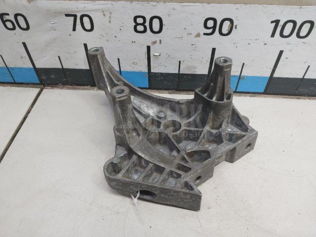 Кронштейн опоры двигателя