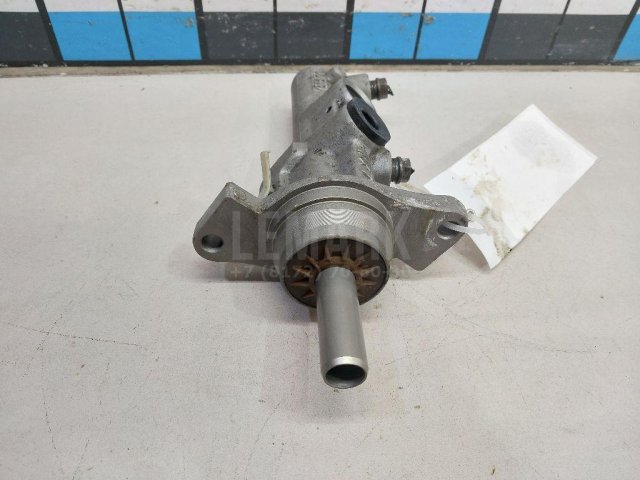 Цилиндр тормозной главный