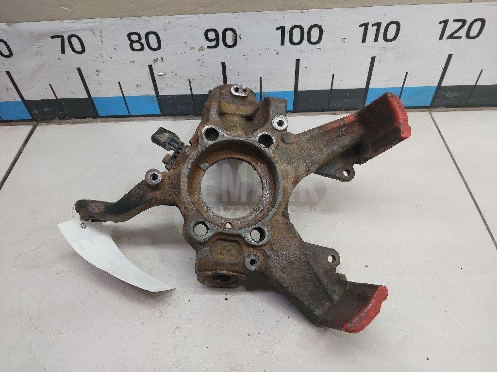 Кулак поворотный передний правый