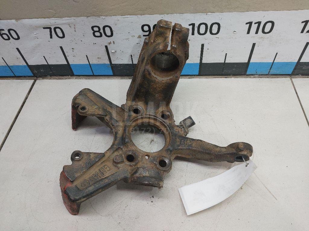 Кулак поворотный передний правый