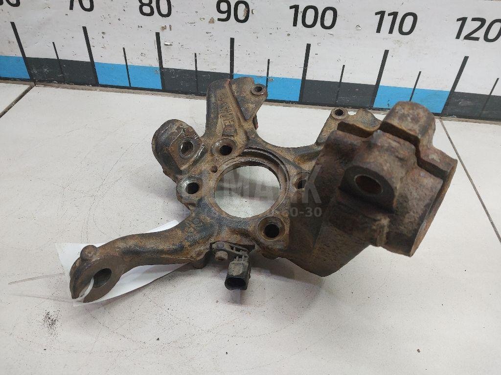 Кулак поворотный передний правый