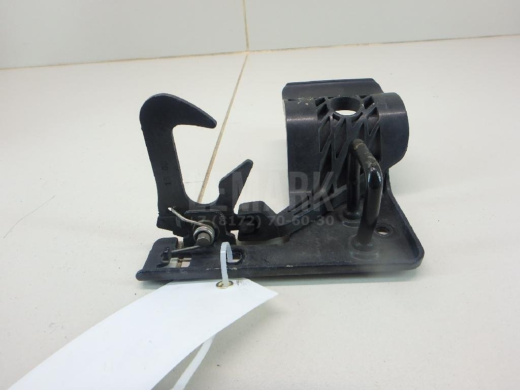 Крючок капота