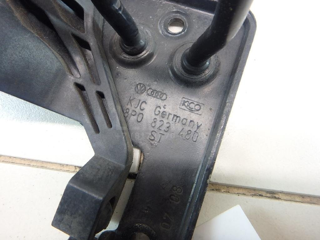 Крючок капота