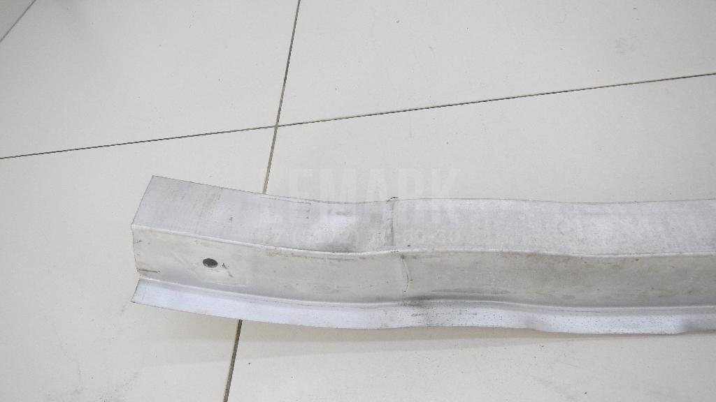 Усилитель переднего бампера