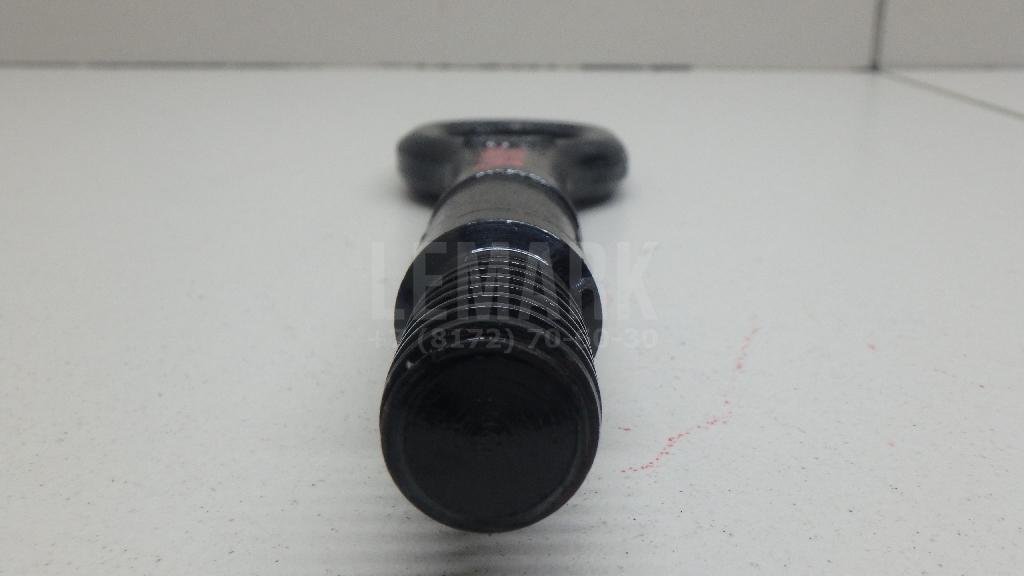 Крюк буксировочный