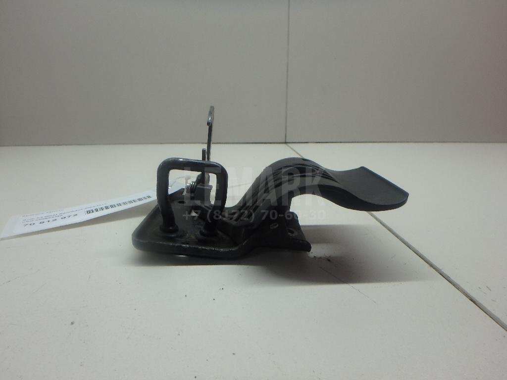 Крючок капота