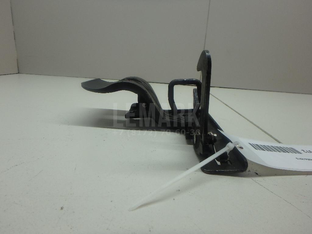 Крючок капота