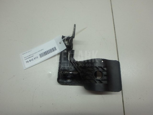 Крючок капота