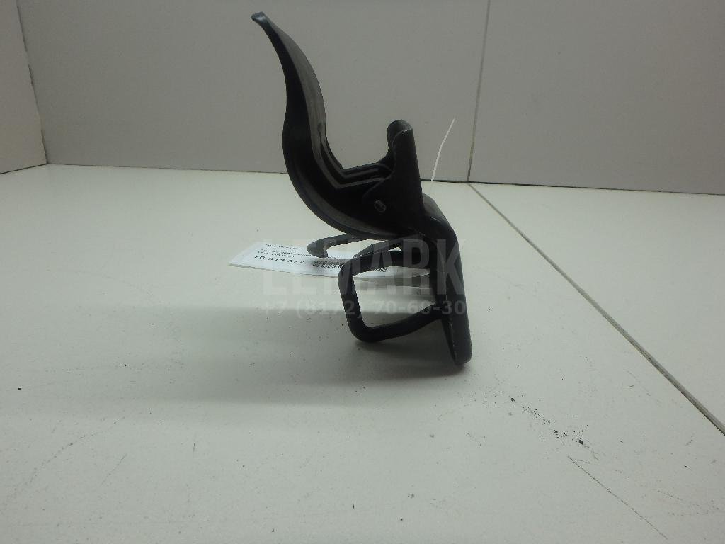 Крючок капота