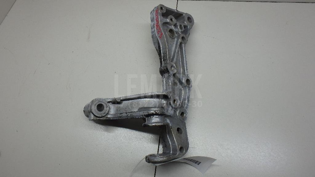 Кронштейн переднего рычага