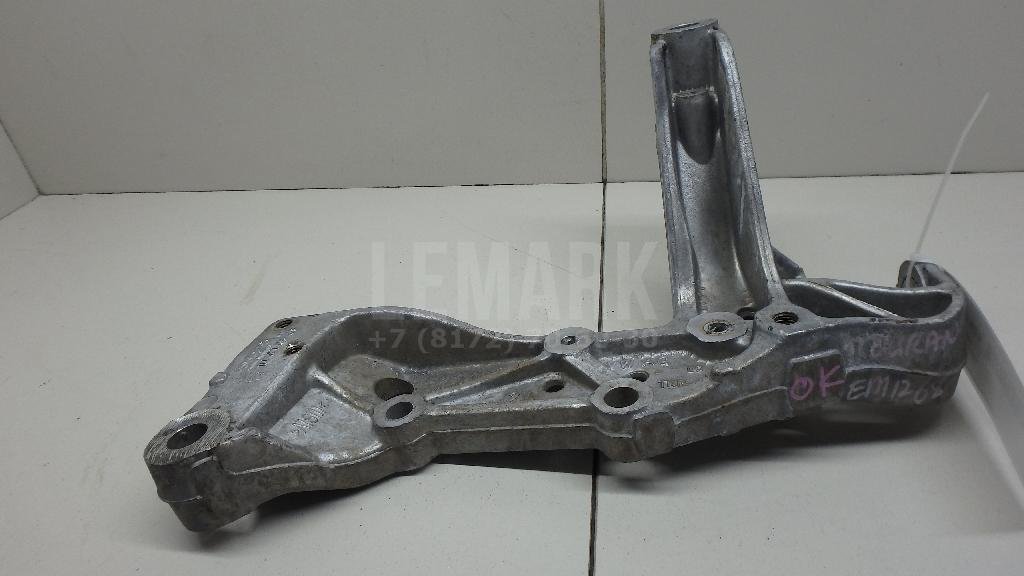 Кронштейн переднего рычага