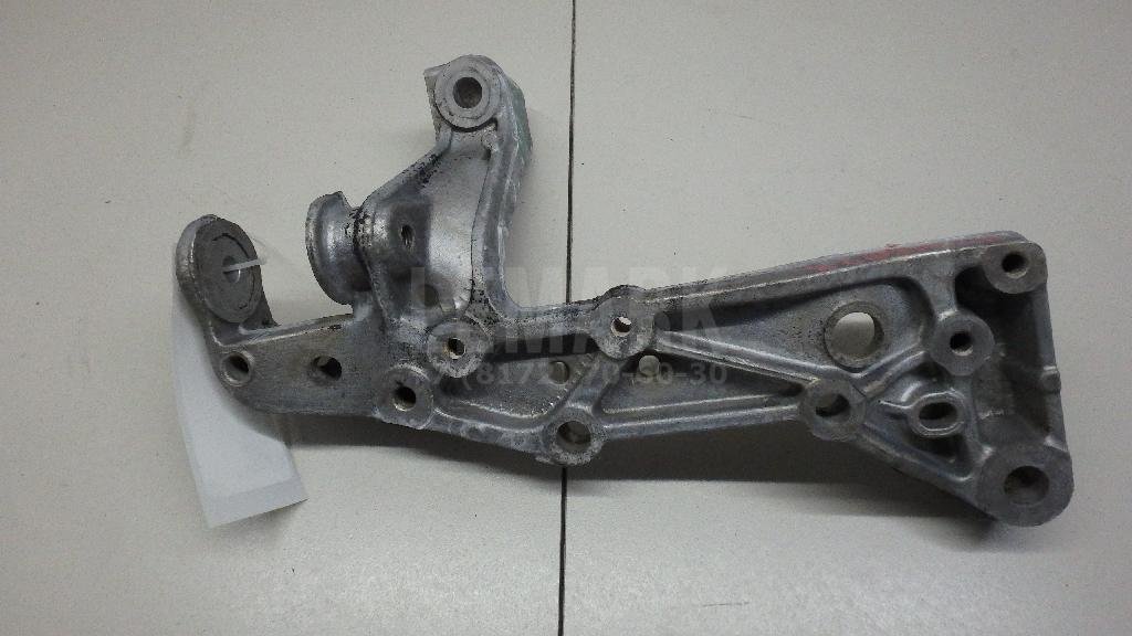 Кронштейн переднего рычага
