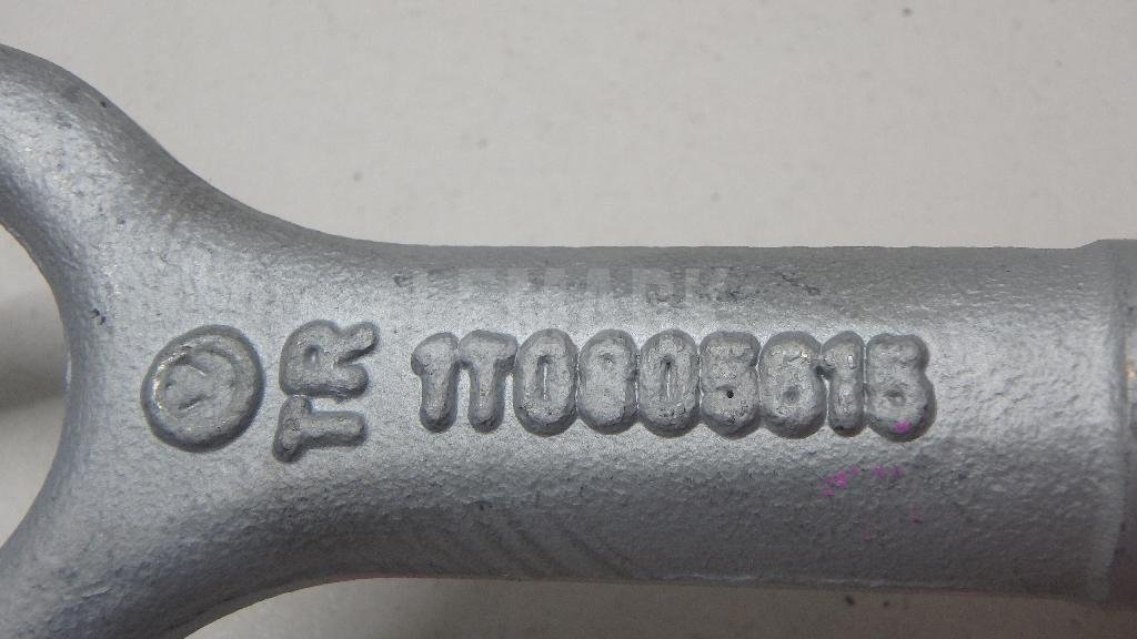 Крюк буксировочный