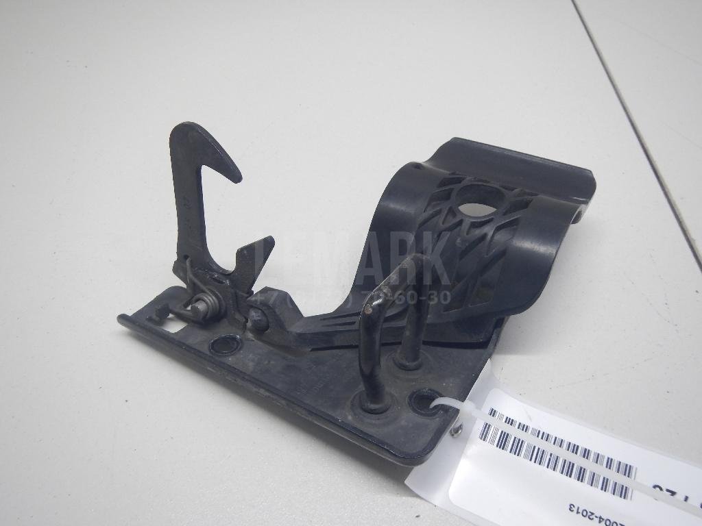 Крючок капота