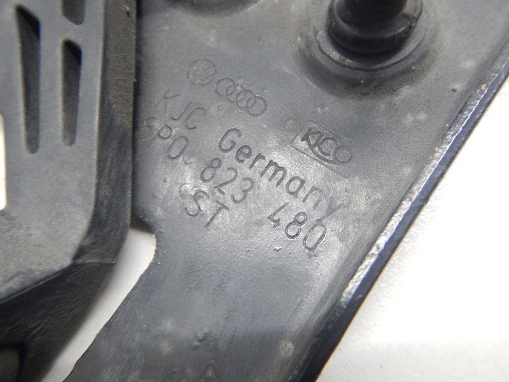 Крючок капота