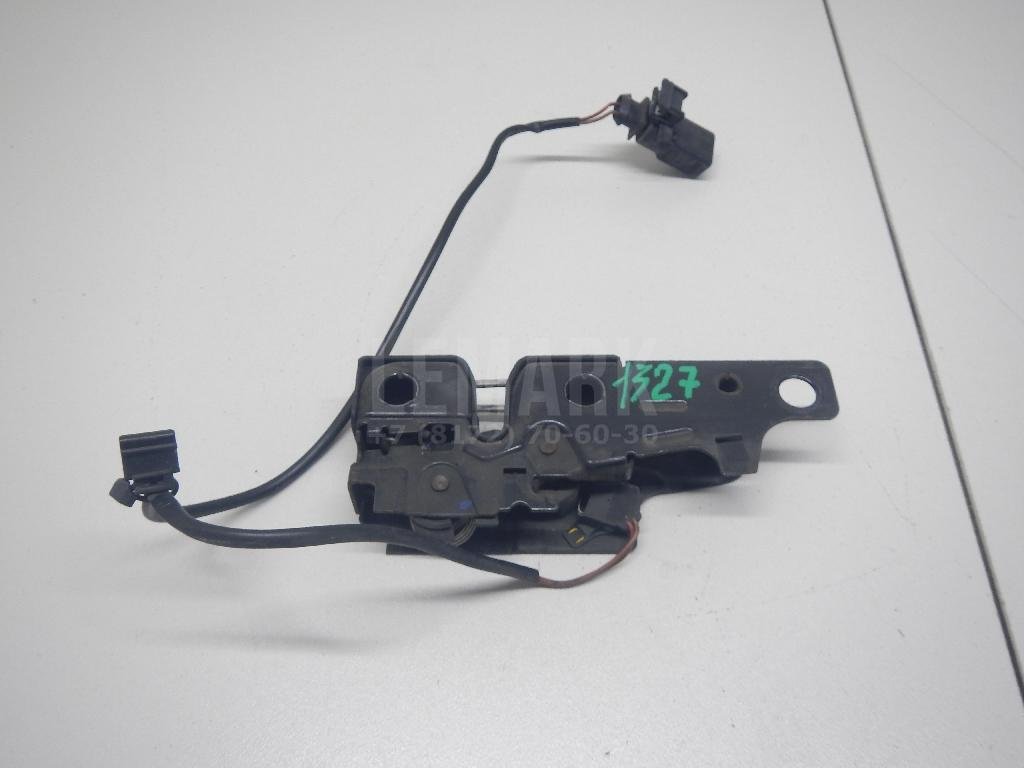 Замок капота