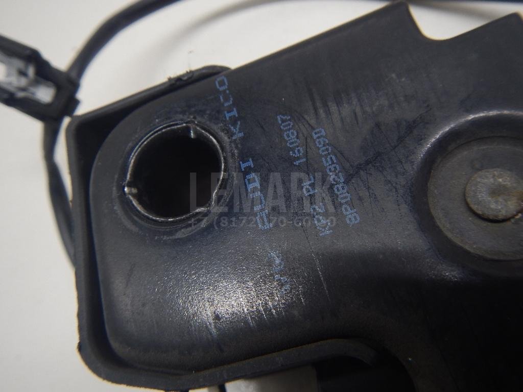 Замок капота