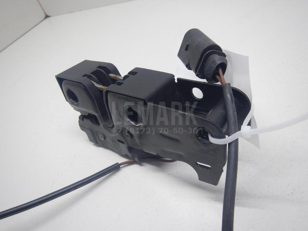 Замок капота