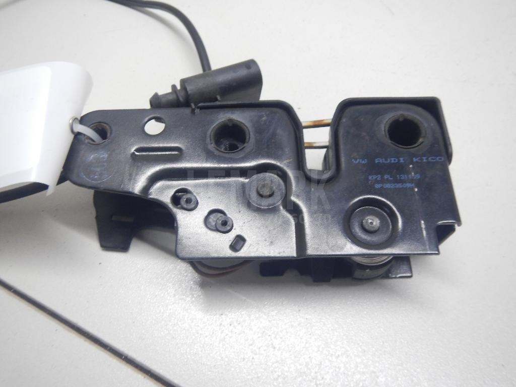 Замок капота