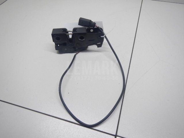 Замок капота