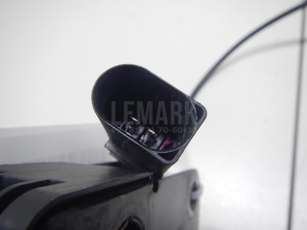 Замок капота