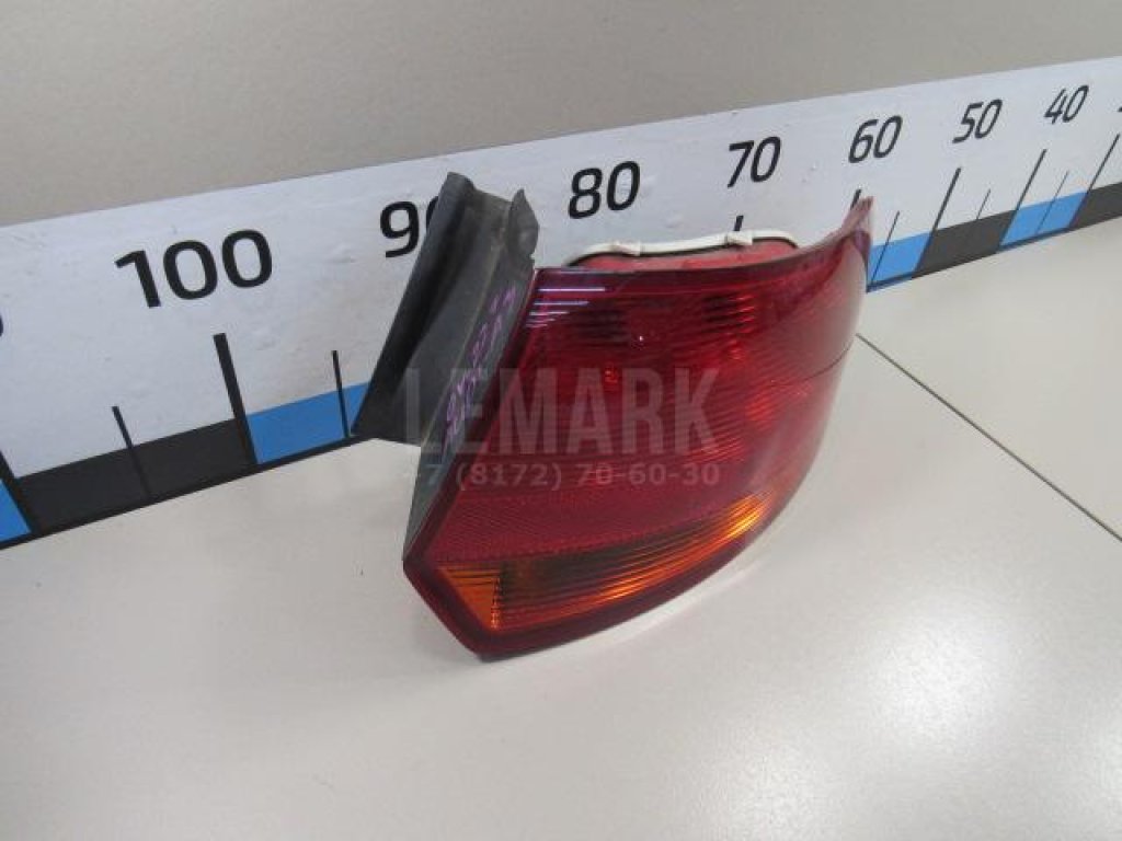 Фонарь задний наружный правый