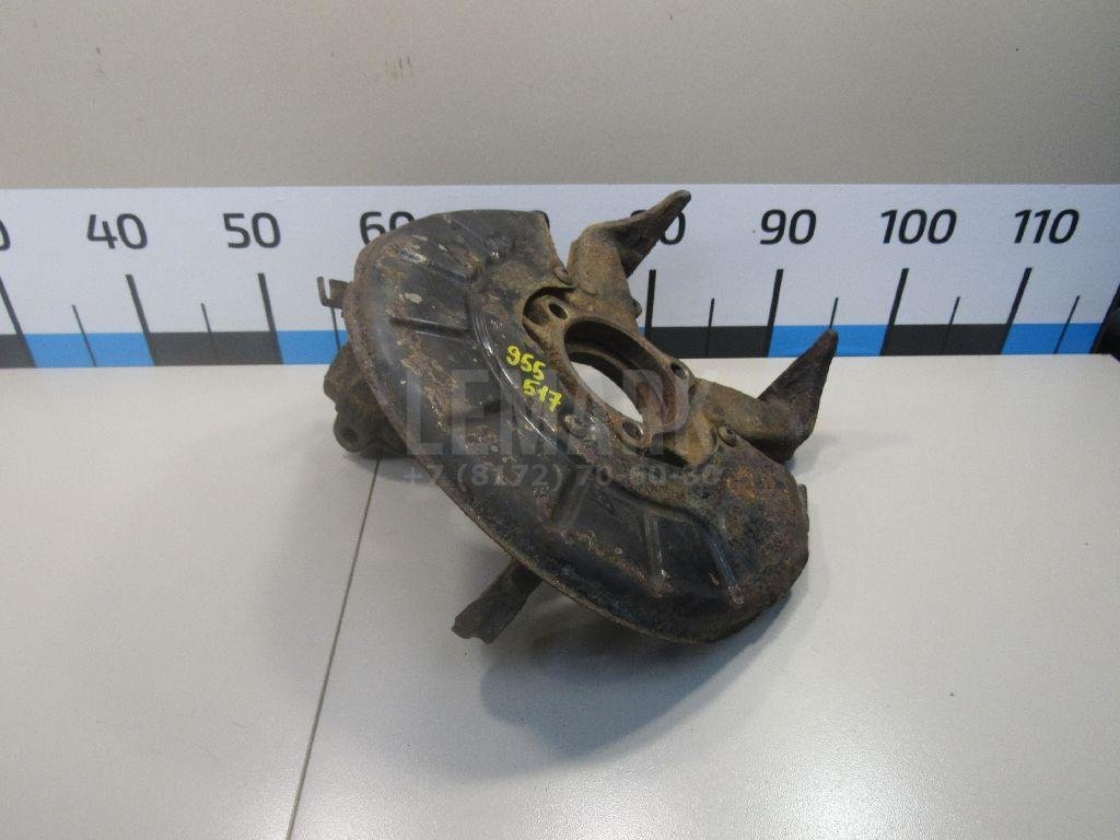 Кулак поворотный передний правый