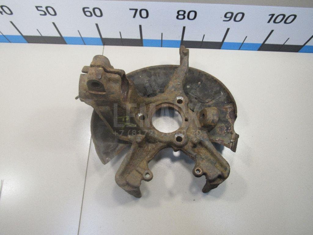 Кулак поворотный передний правый