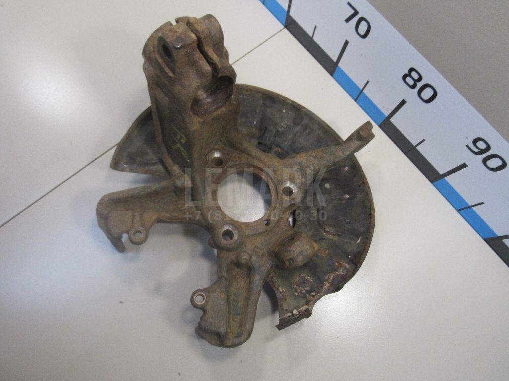 Кулак поворотный передний правый