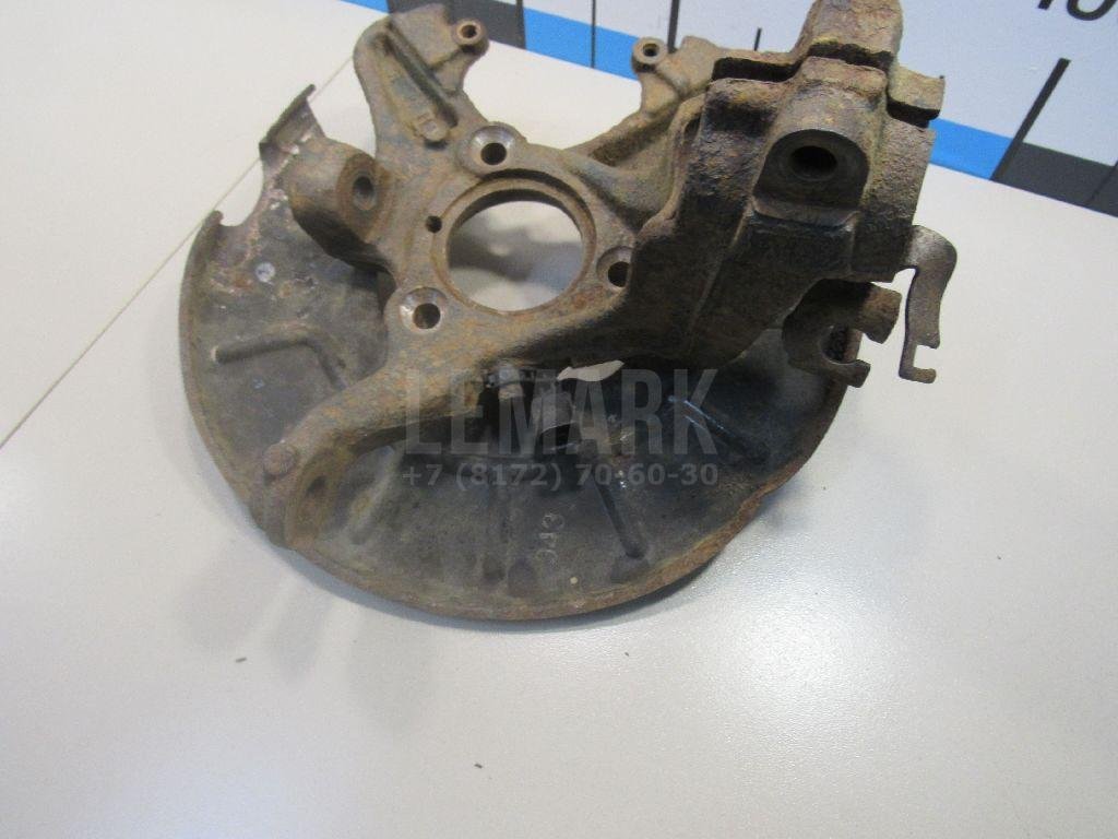 Кулак поворотный передний правый