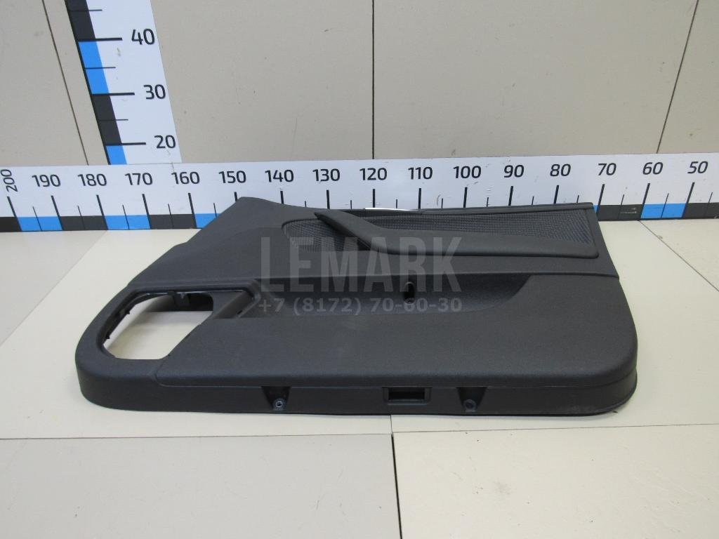 Обшивка двери передней правой