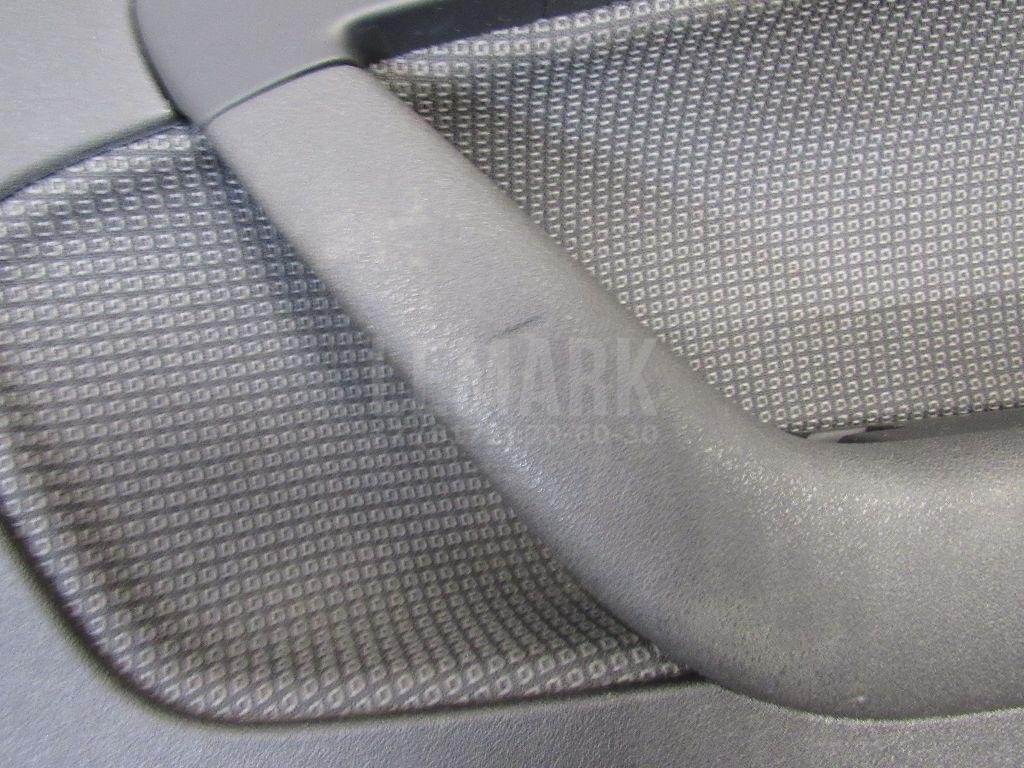 Обшивка двери передней правой