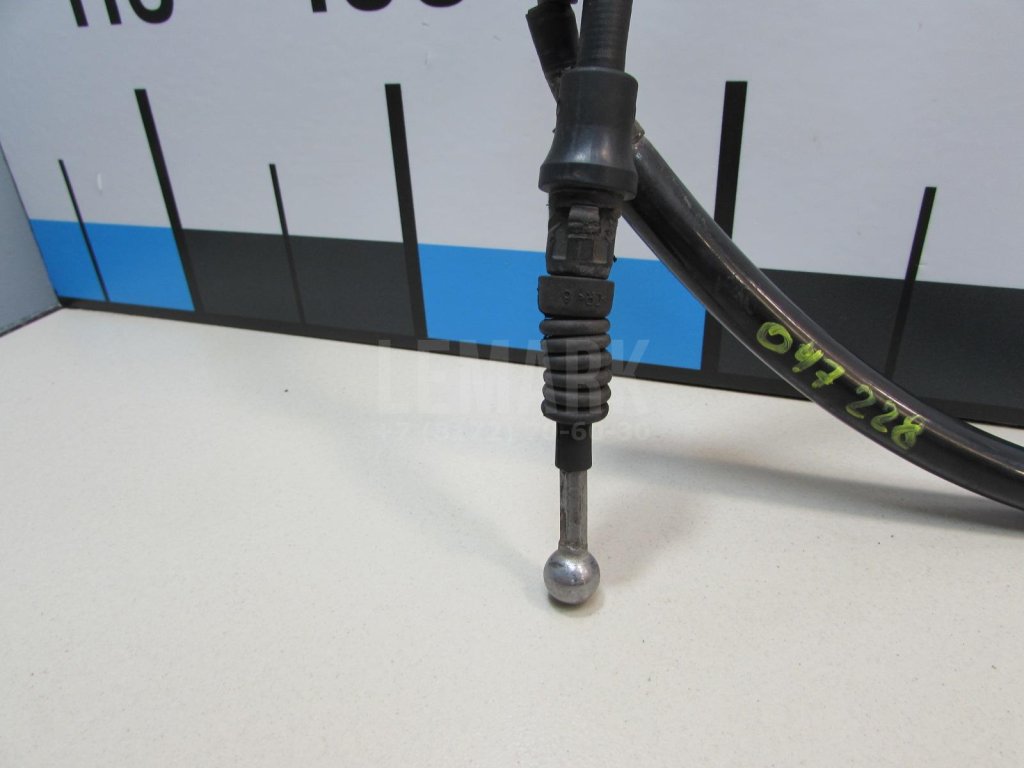 Трос стояночного тормоза