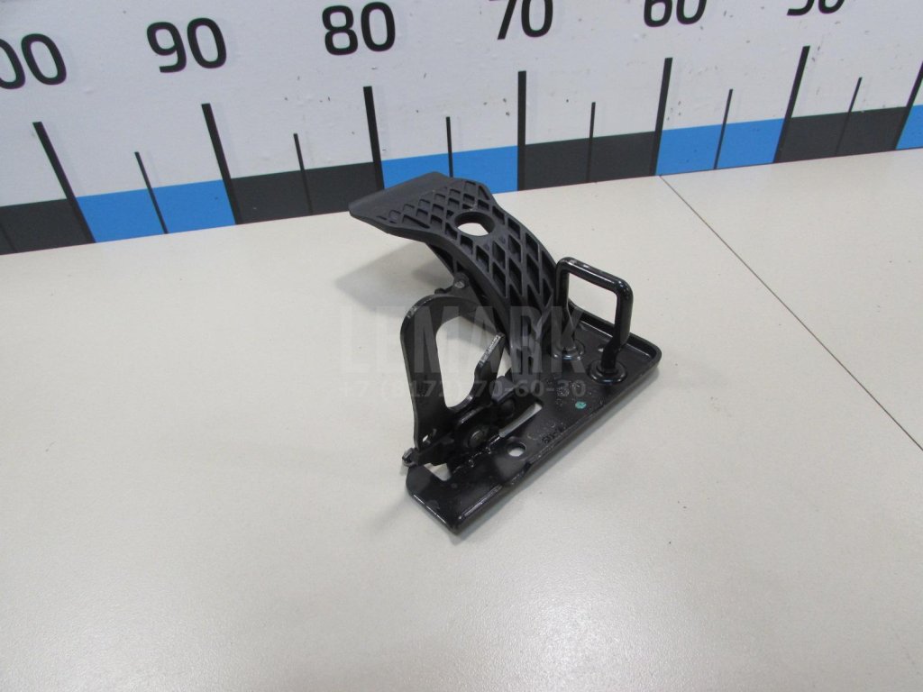 Крючок капота для  Audi A3 [8PA] Sportback 2004-2013