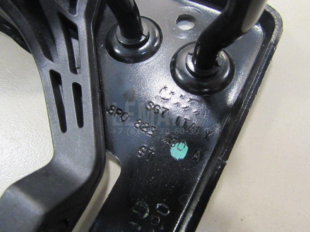 Крючок капота для  Audi A3 [8PA] Sportback 2004-2013