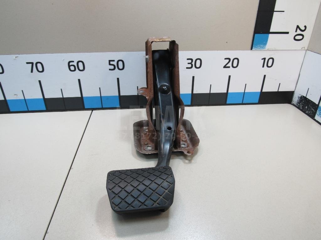 Педаль тормоза