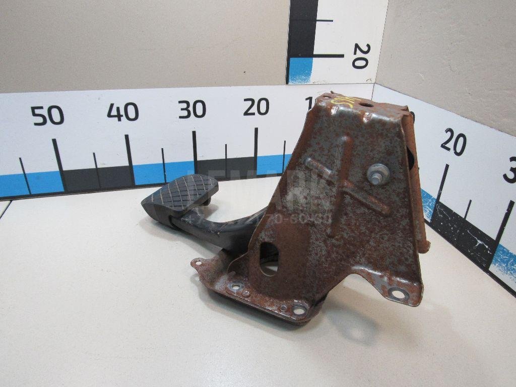 Педаль тормоза