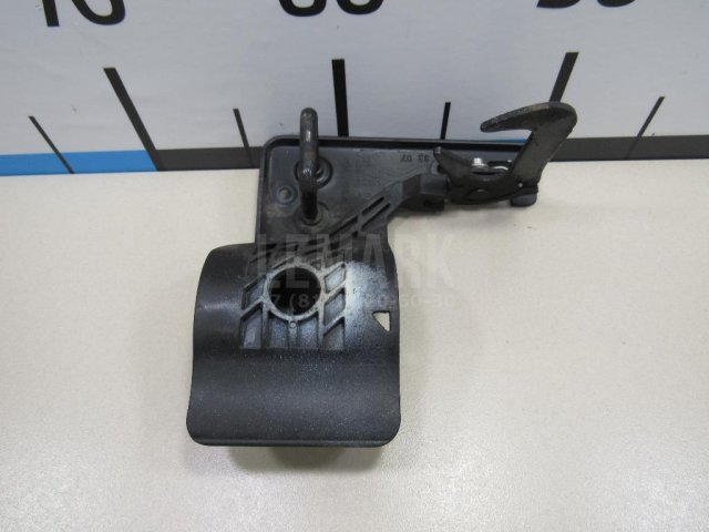 Крючок капота