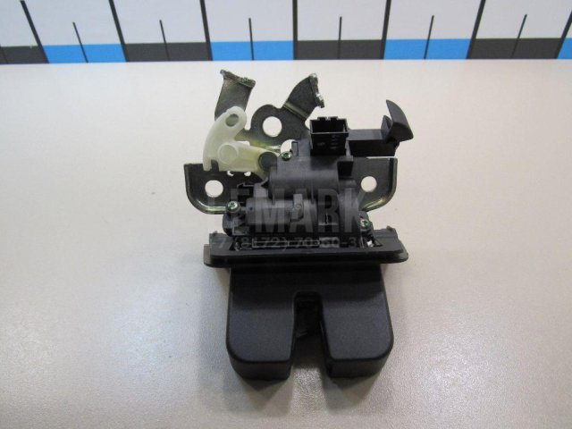 Замок багажника