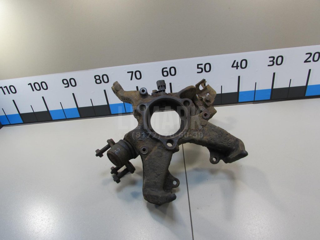 Кулак поворотный передний правый