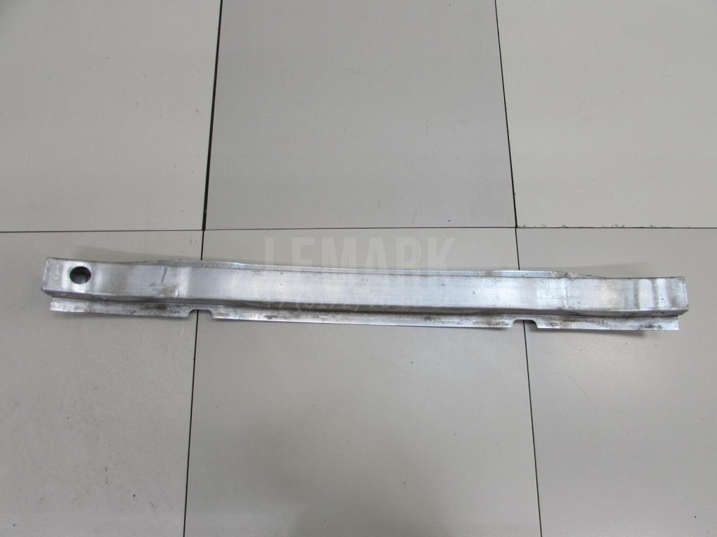 Усилитель переднего бампера