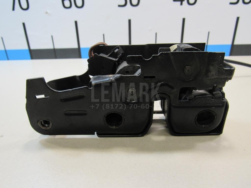 Замок капота